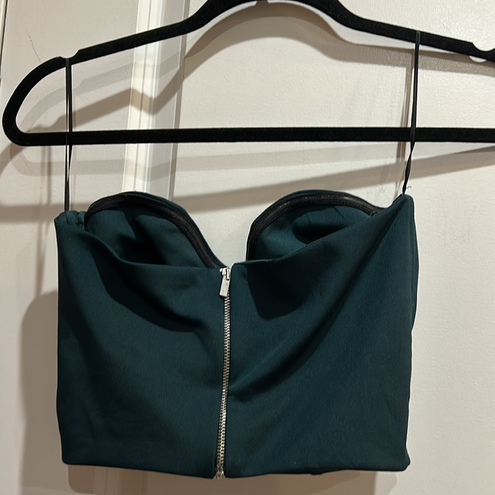 Zara Bustier - Picture 3 of 3